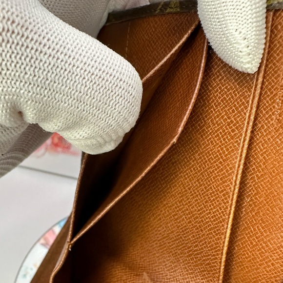 LOUIS VUITTON ELISE WALLET - Picture 10 of 17